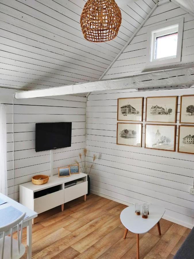Lillstugan - Centralt Och Havsnaera I Lugnt Villomrade Falkenberg Bagian luar foto