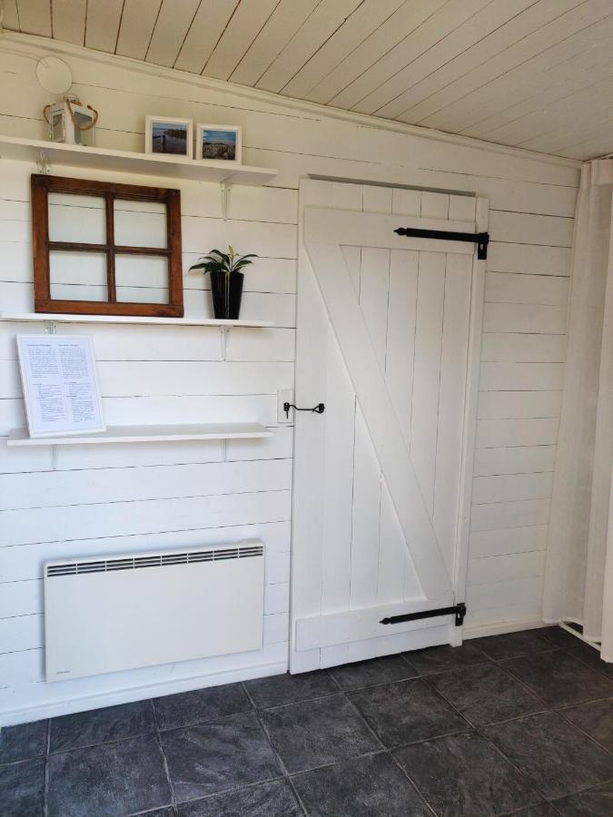 Lillstugan - Centralt Och Havsnaera I Lugnt Villomrade Falkenberg Bagian luar foto