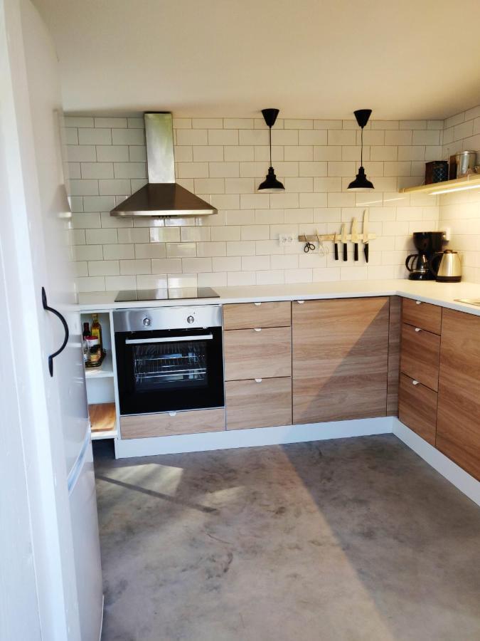 Lillstugan - Centralt Och Havsnaera I Lugnt Villomrade Falkenberg Bagian luar foto