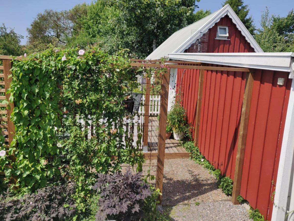 Lillstugan - Centralt Och Havsnaera I Lugnt Villomrade Falkenberg Bagian luar foto